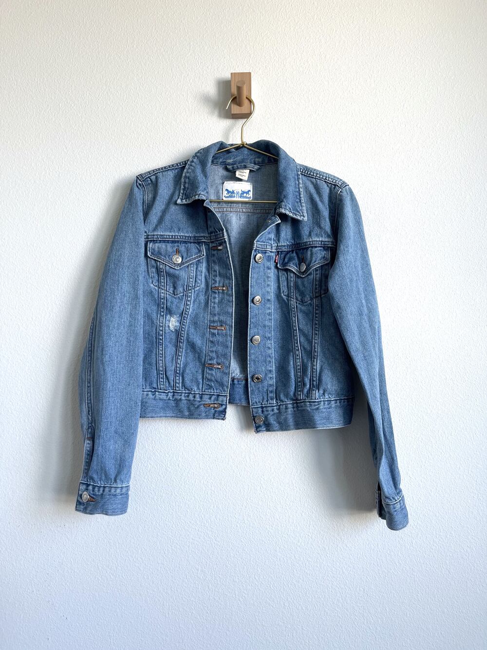 Levi's Original Trucker Jacket - Medium Wash 100% Cotton Distressed Denim